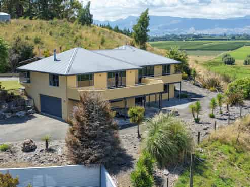 68 Greenacres Road North, Redwood Valley