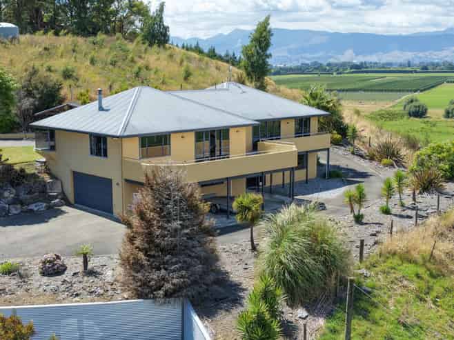 68 Greenacres Road North, Redwood Valley