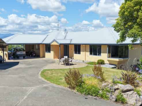 68 Greenacres Road North, Redwood Valley