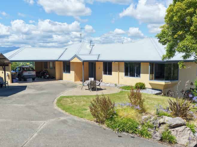 68 Greenacres Road North, Redwood Valley