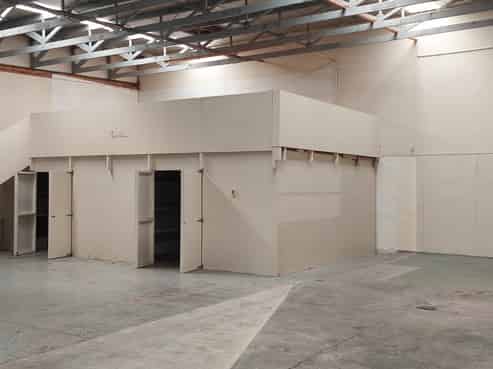 Tidy, well located industrial unit