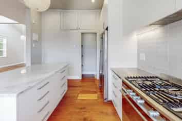 19 Scarborough Terrace, Mount Victoria