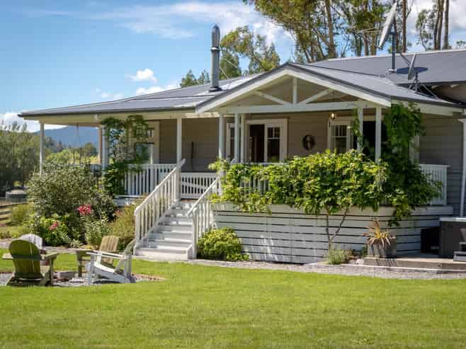 808 Whitemans Valley Road, Whitemans Valley