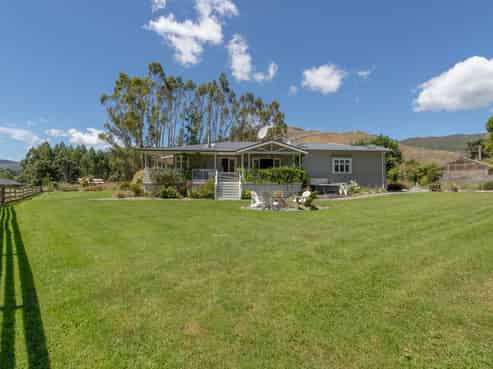 808 Whitemans Valley Road, Whitemans Valley