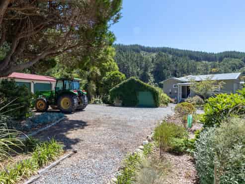 808 Whitemans Valley Road, Whitemans Valley