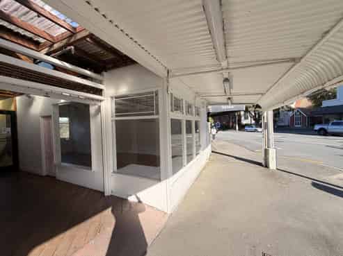 Central Kelburn retail or office