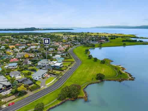 65 Kiwi Esplanade, Mangere Bridge