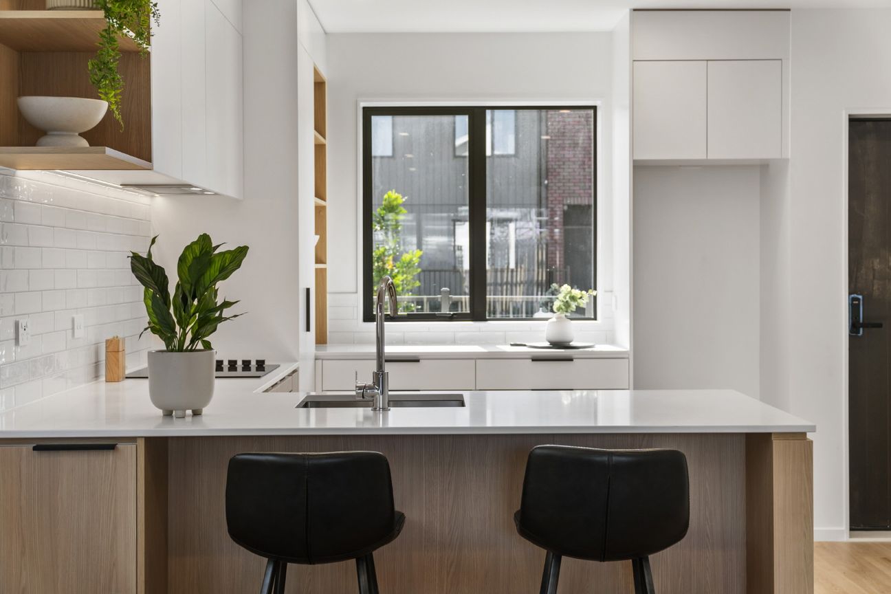 Luxury 3 Bedroom Stand Alone with tandem garage - Widok 6