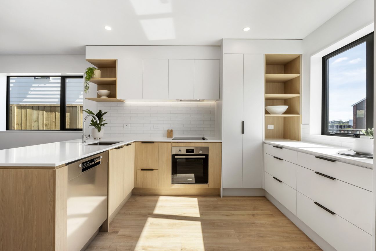 Luxury 3 Bedroom Stand Alone with tandem garage - Widok 3