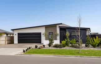 16 Hanworth Road, RICHMOND