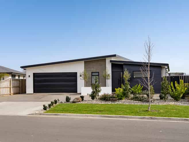 16 Hanworth Road, RICHMOND