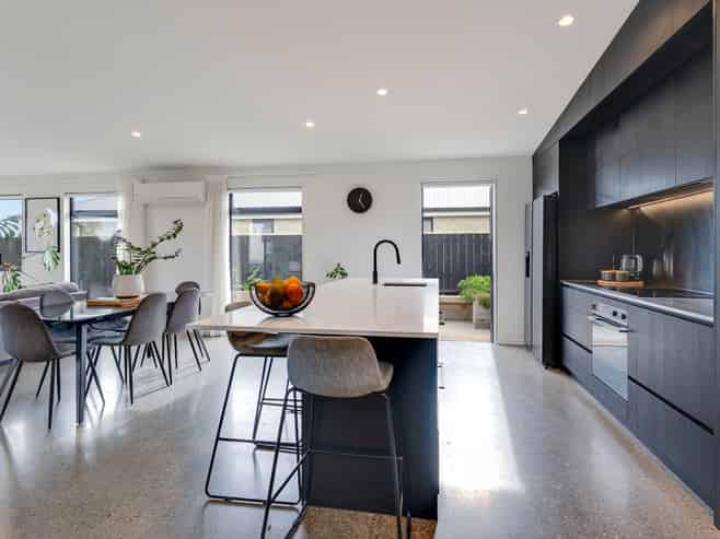 16 Hanworth Road, RICHMOND