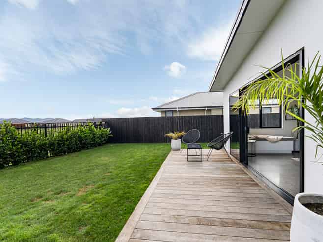 16 Hanworth Road, RICHMOND