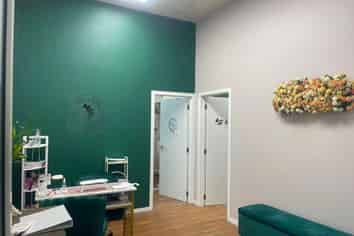 Affordable Hot Shop for Lease in Highland Park 