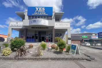 Affordable Hot Shop for Lease in Highland Park 