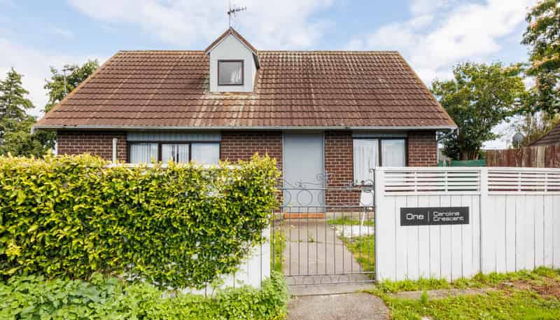 1 Caroline Crescent, Highbury