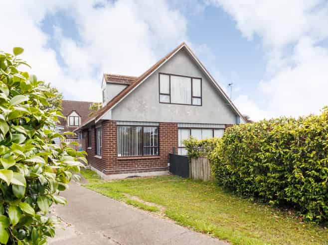 1 Caroline Crescent, Highbury