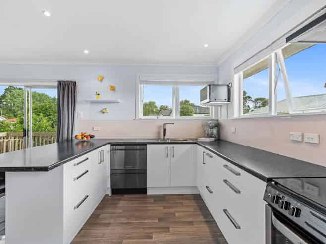 1/12 Riverpark Crescent, Henderson