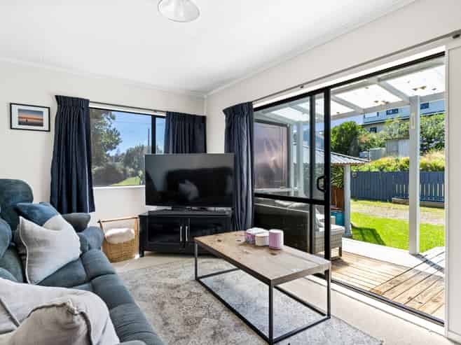 124 Park Avenue, WAITARERE BEACH