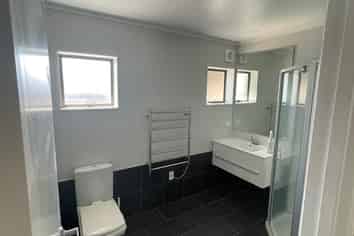 2/13 Estelle Place, Farm Cove