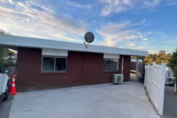 2/13 Estelle Place, Farm Cove