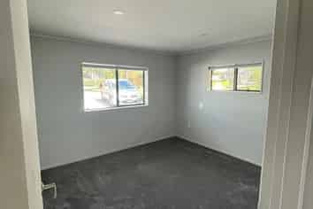 2/13 Estelle Place, Farm Cove