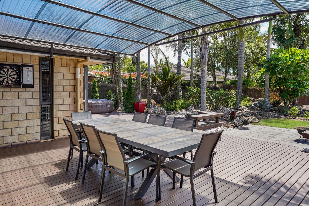 EXTENDED FAMILY? LOOK AT THIS HOME. - Vista 5