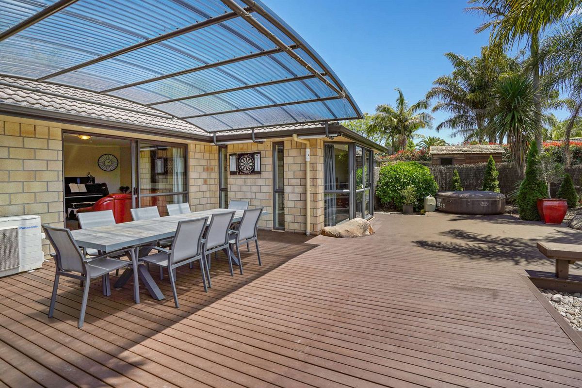 EXTENDED FAMILY? LOOK AT THIS HOME. - Vista 4