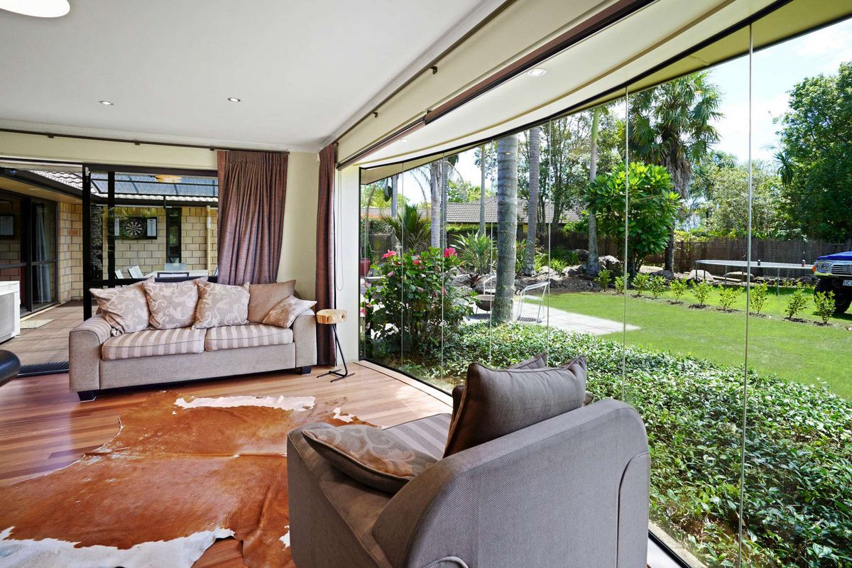 EXTENDED FAMILY? LOOK AT THIS HOME. - Vista 3