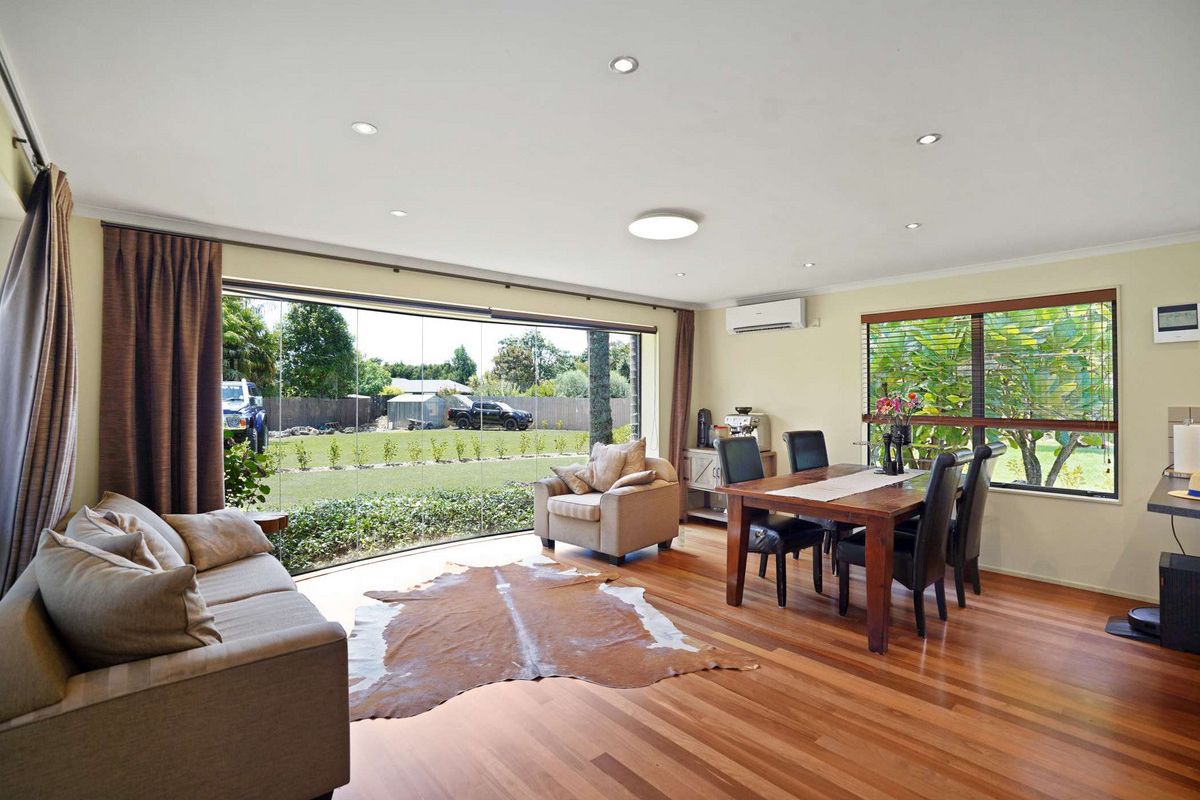 EXTENDED FAMILY? LOOK AT THIS HOME. - Vista 2