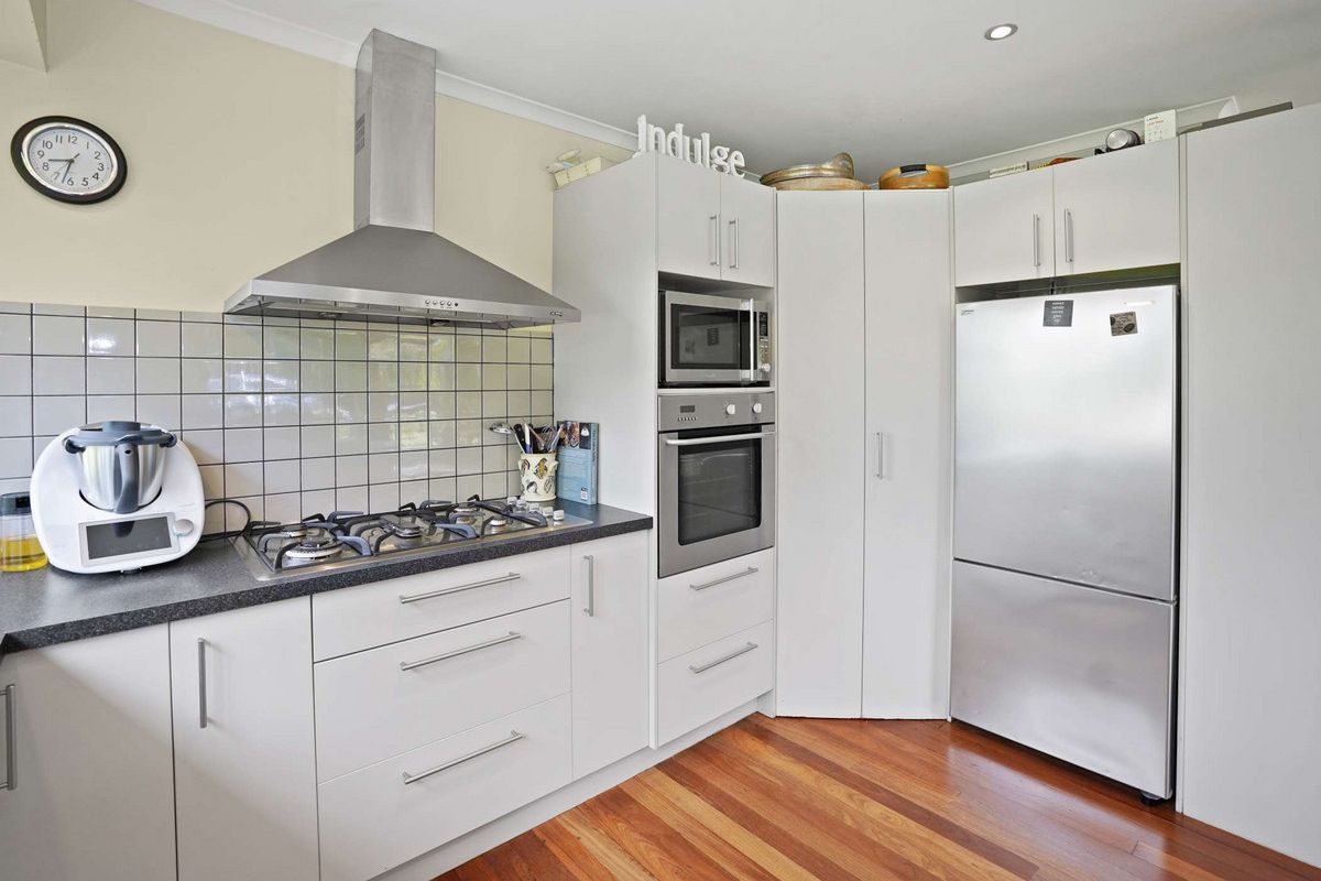 EXTENDED FAMILY? LOOK AT THIS HOME. - Altro