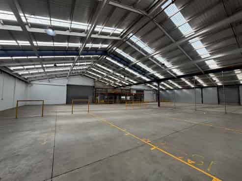 Warehouse for logistics and distribution