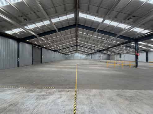 Warehouse for logistics and distribution