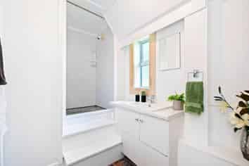 180A Tuhikaramea Road (FLAT), Dinsdale