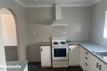 8A Menzies Place, Paeroa