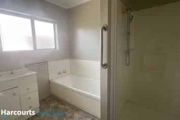 8A Menzies Place, Paeroa