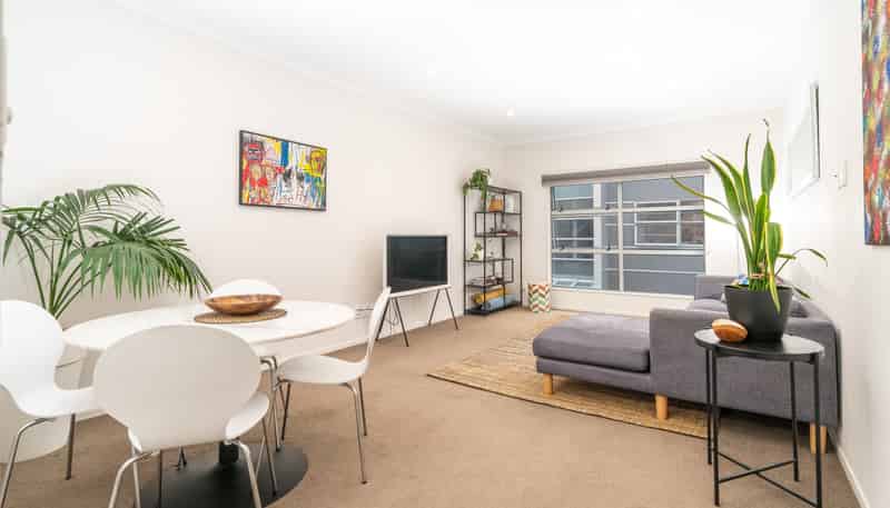 2/123 The Parade, Island Bay