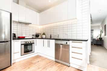 2/123 The Parade, Island Bay