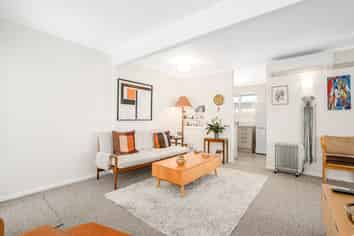 3/133 Queens Drive, Lyall Bay