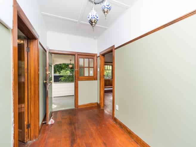 16 Ngaio Street, West End