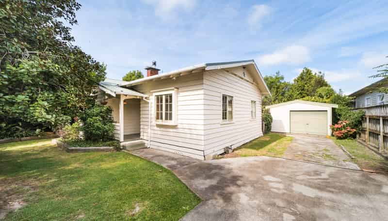 16 Ngaio Street, West End