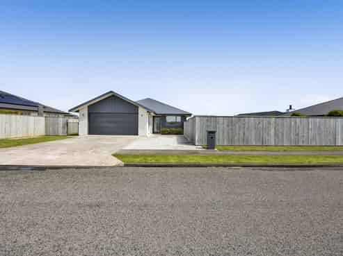 35 County Drive, Hawera