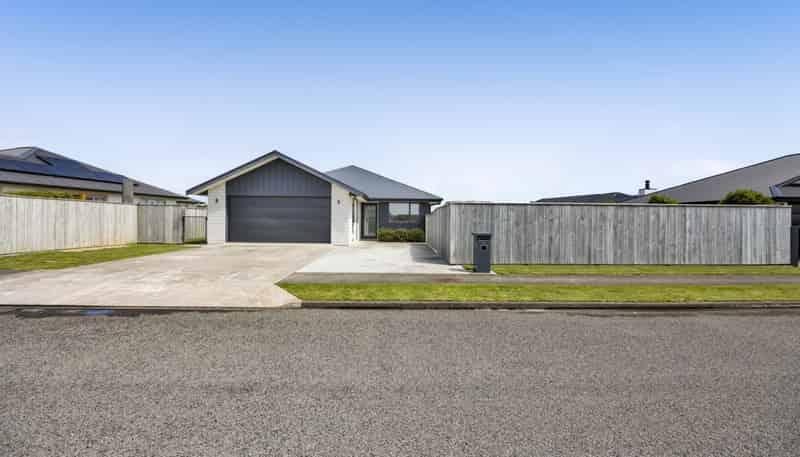 35 County Drive, Hawera
