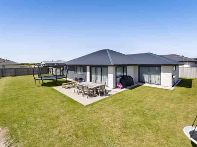 35 County Drive, Hawera