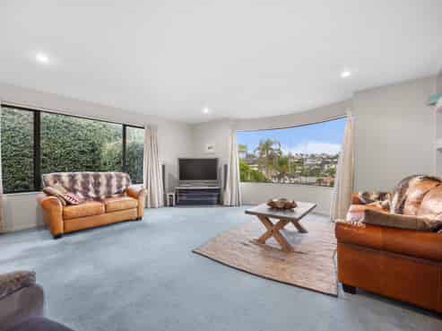 51 Hogarth Rise, West Harbour