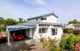 214 Augustus Street South, Thames