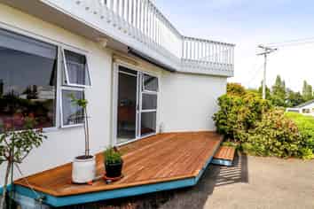 214 Augustus Street South, Thames