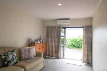 214 Augustus Street South, Thames