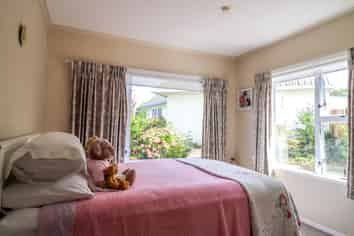 214 Augustus Street South, Thames