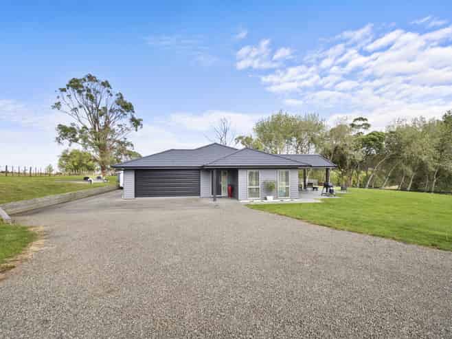 872A Reid Line East, Bunnythorpe